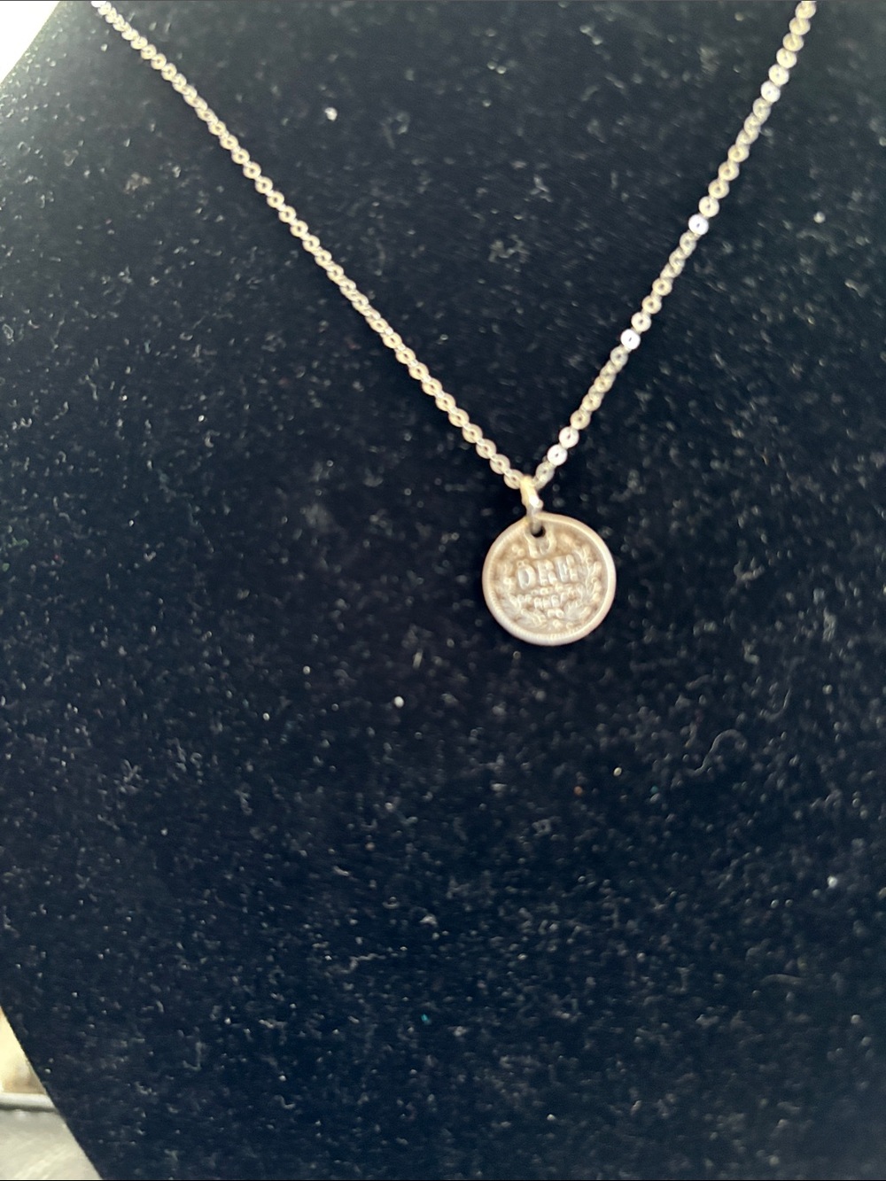 Silver Swedish 10 Ore 1859-1872 Pendant King Carl XVS And Chain - Picture 5 of 10